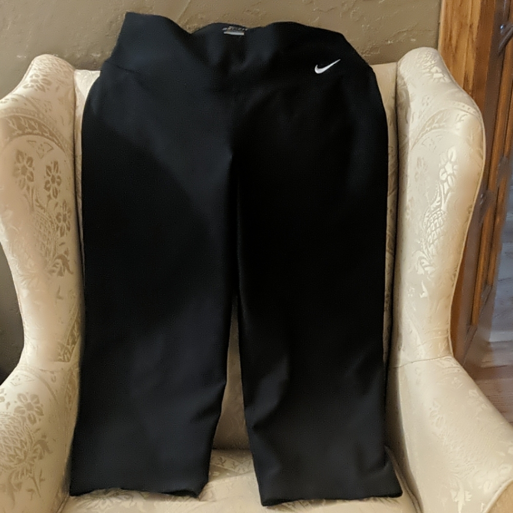 Nike Small Dri-Fit Capri Athletic Pants